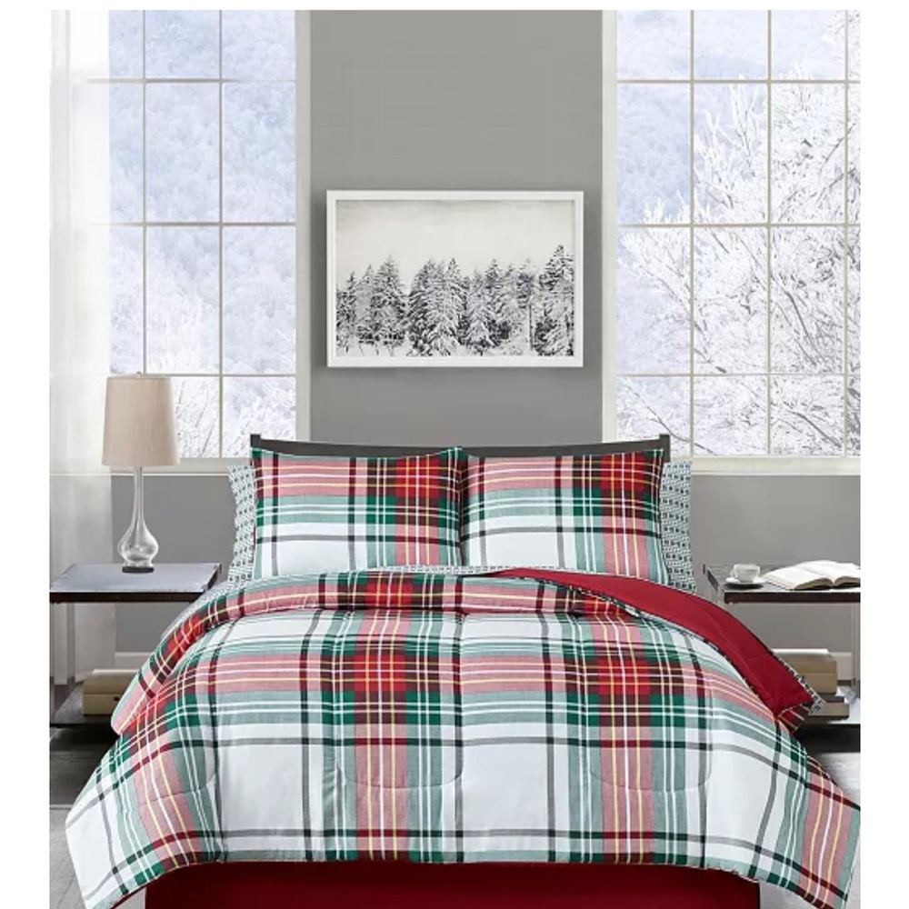 Brand new queen size 8 pc reversible comforter set, plaid can be used all year!